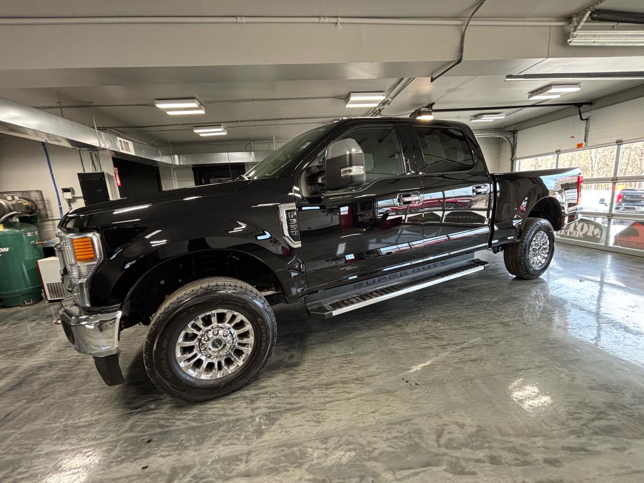 Ford Super Duty F-350 SRW XLT 4WD Crew Cab 6.75' Box 2022