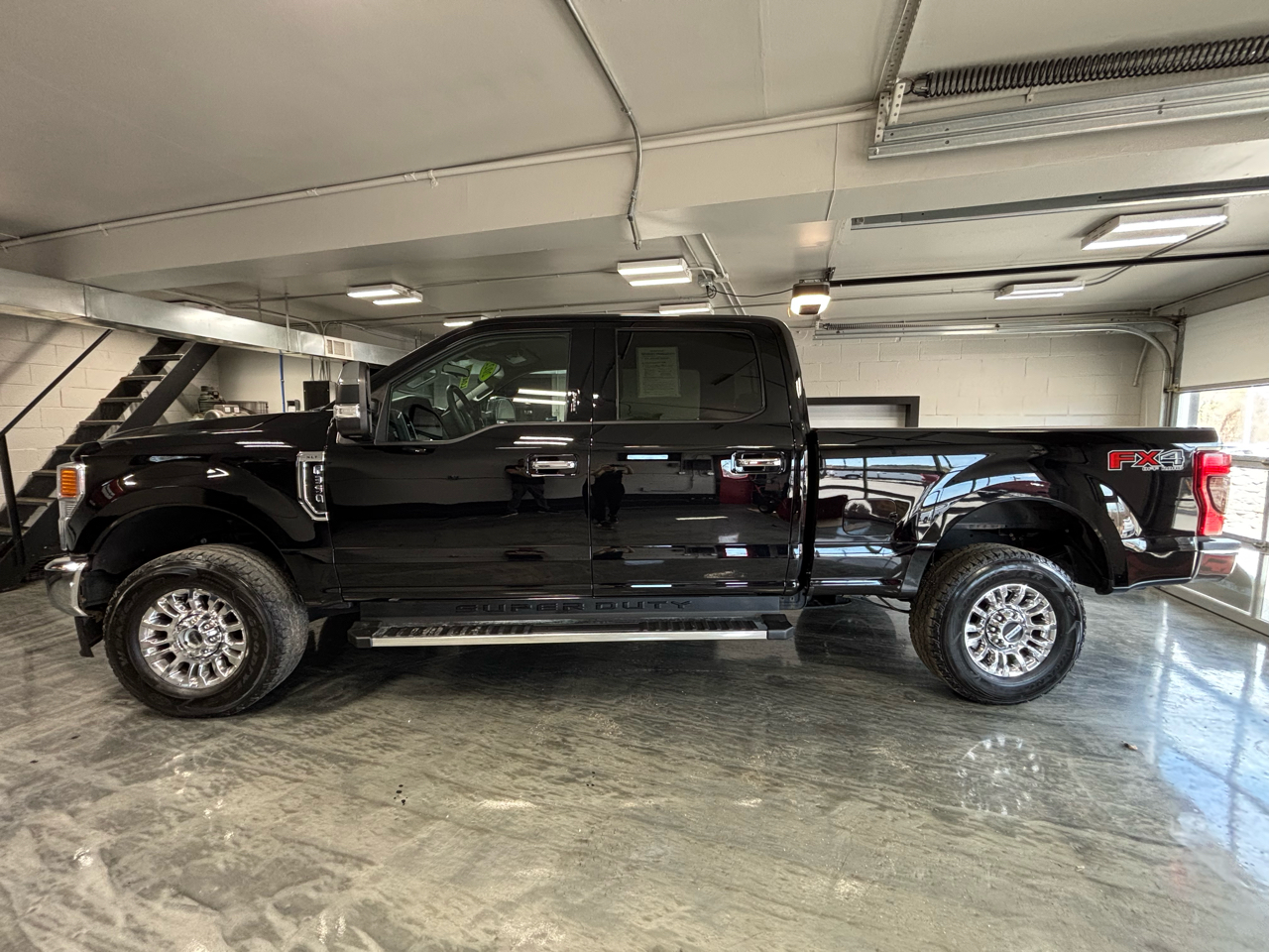Ford Super Duty F-350 SRW XLT 4WD Crew Cab 6.75' Box 2022