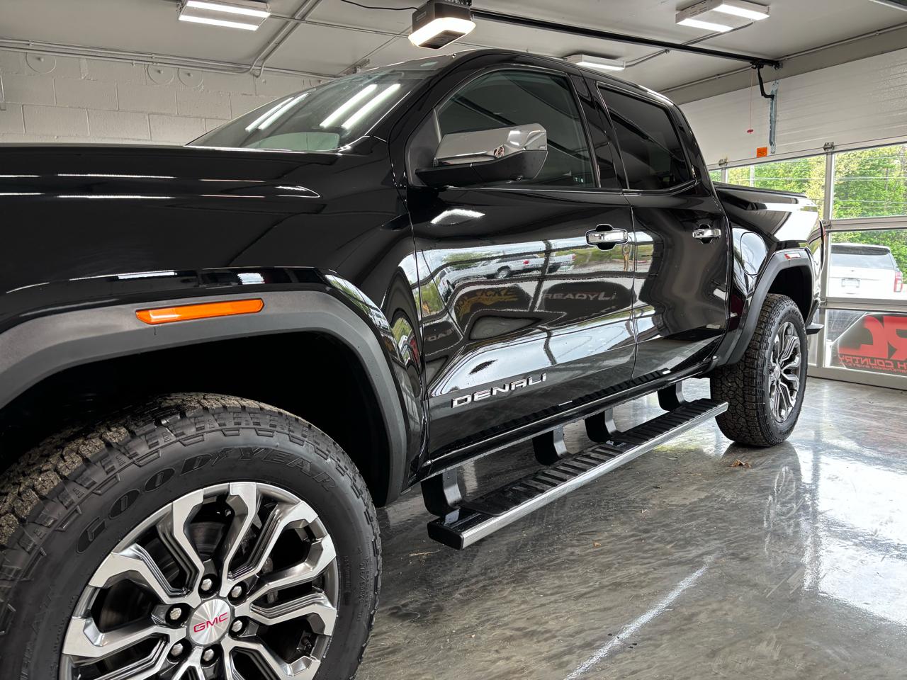 GMC Canyon 4WD Crew Cab Denali 2023