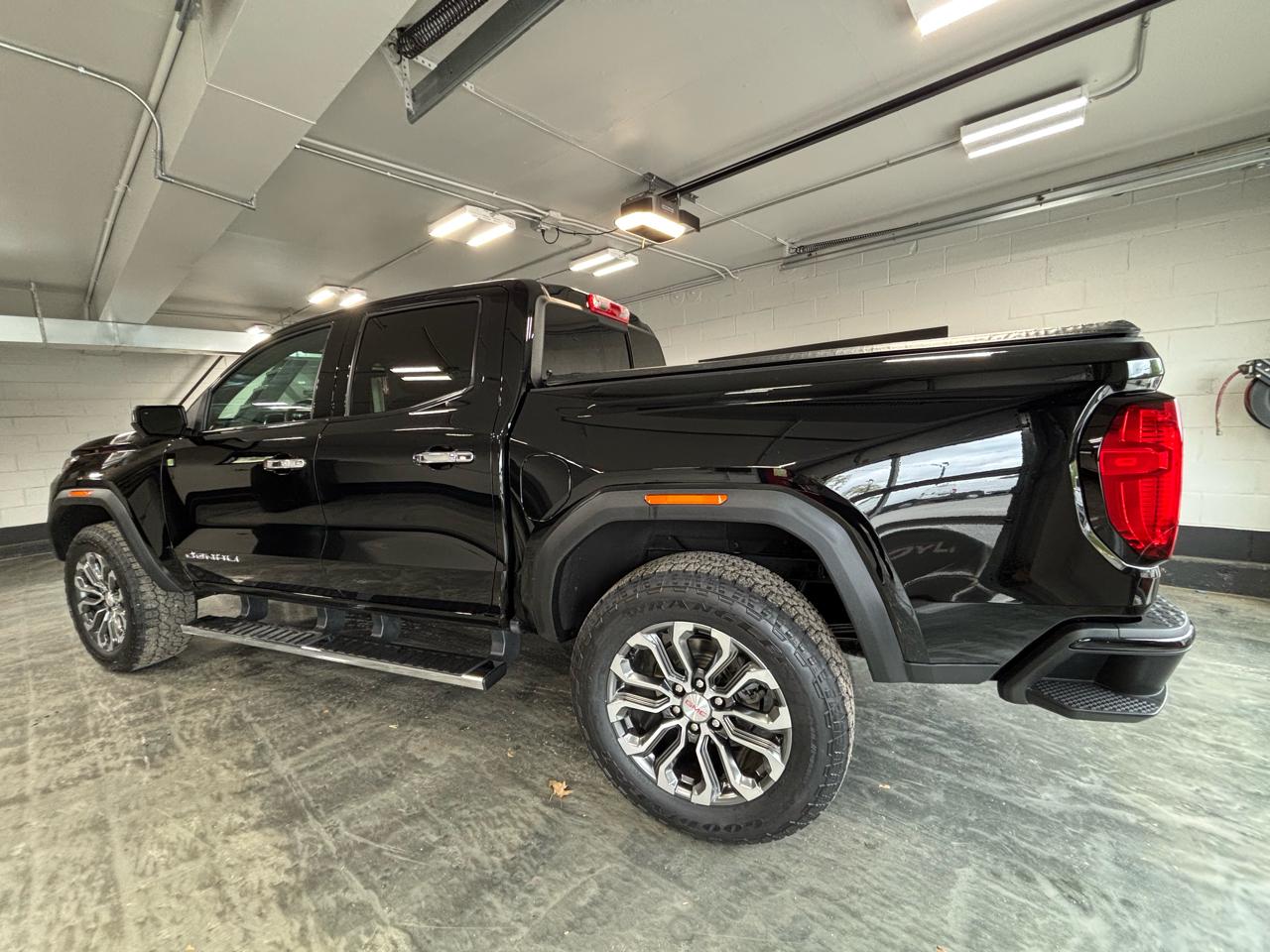 GMC Canyon 4WD Crew Cab Denali 2023