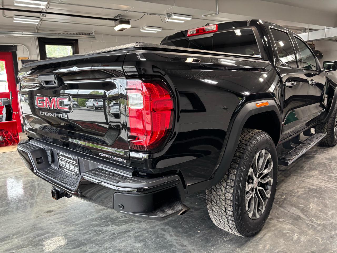 GMC Canyon 4WD Crew Cab Denali 2023