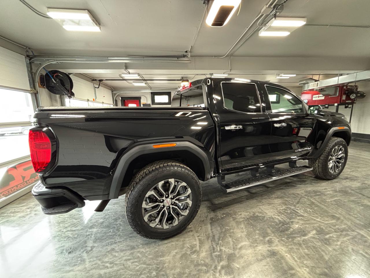 GMC Canyon 4WD Crew Cab Denali 2023