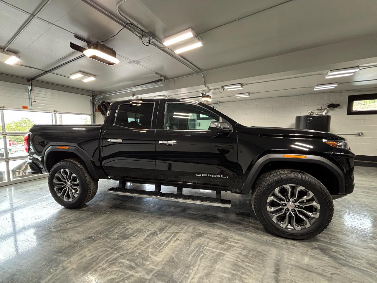 GMC Canyon 4WD Crew Cab Denali 2023