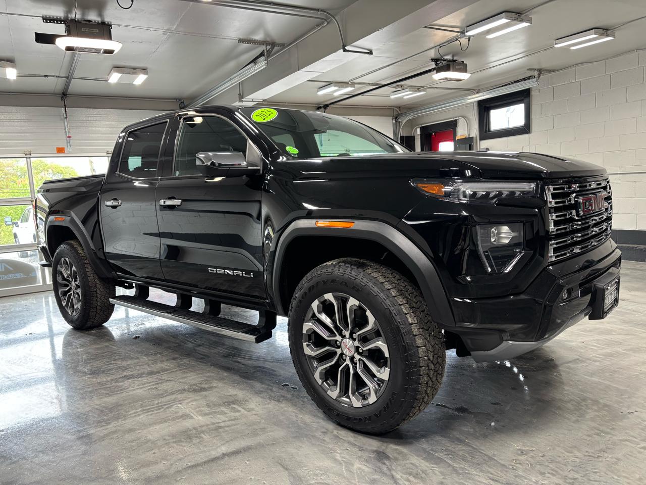 GMC Canyon 4WD Crew Cab Denali 2023