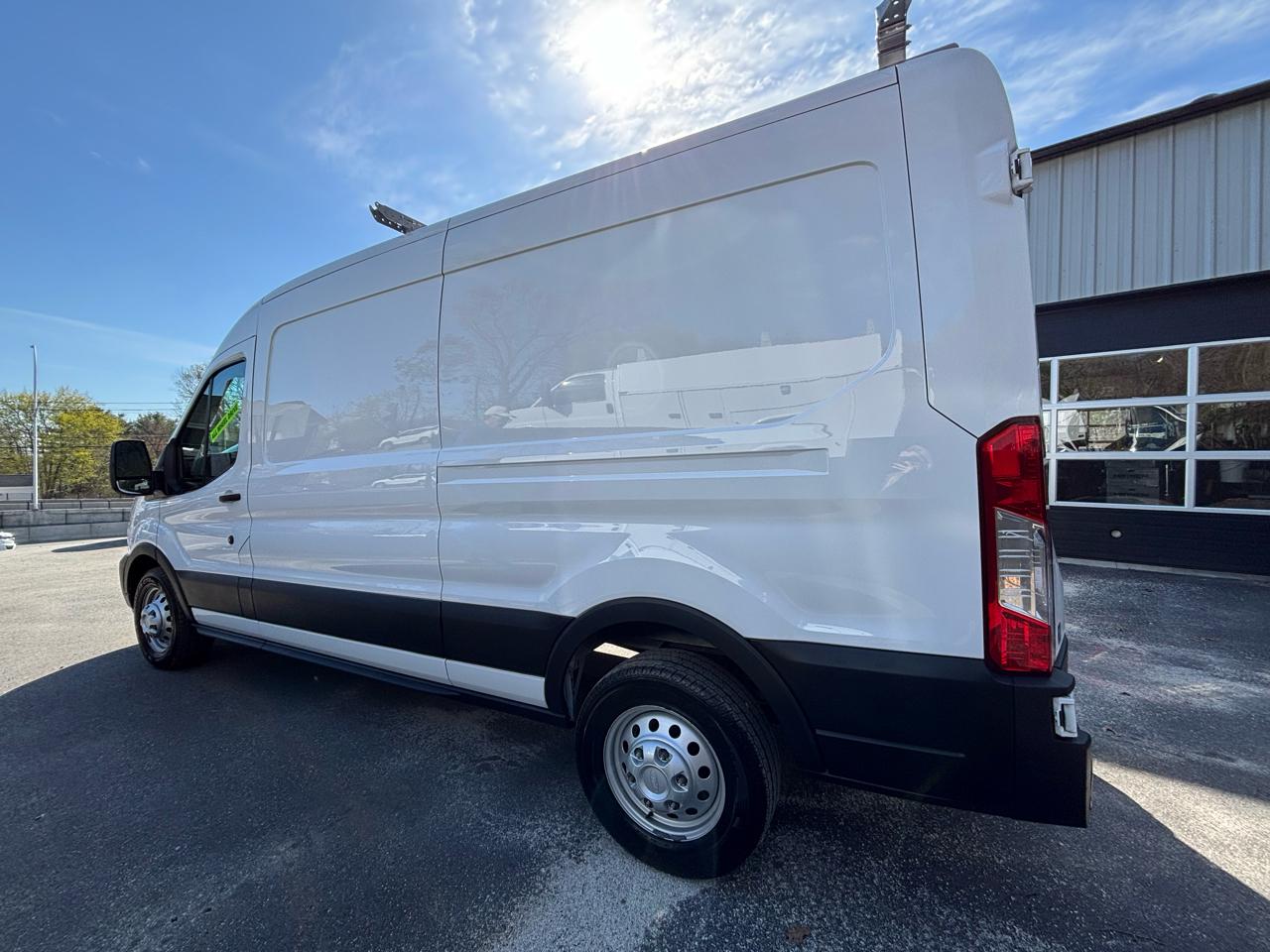 Ford Transit Cargo Van T-250 130" Med Rf 9070 GVWR AWD 2022