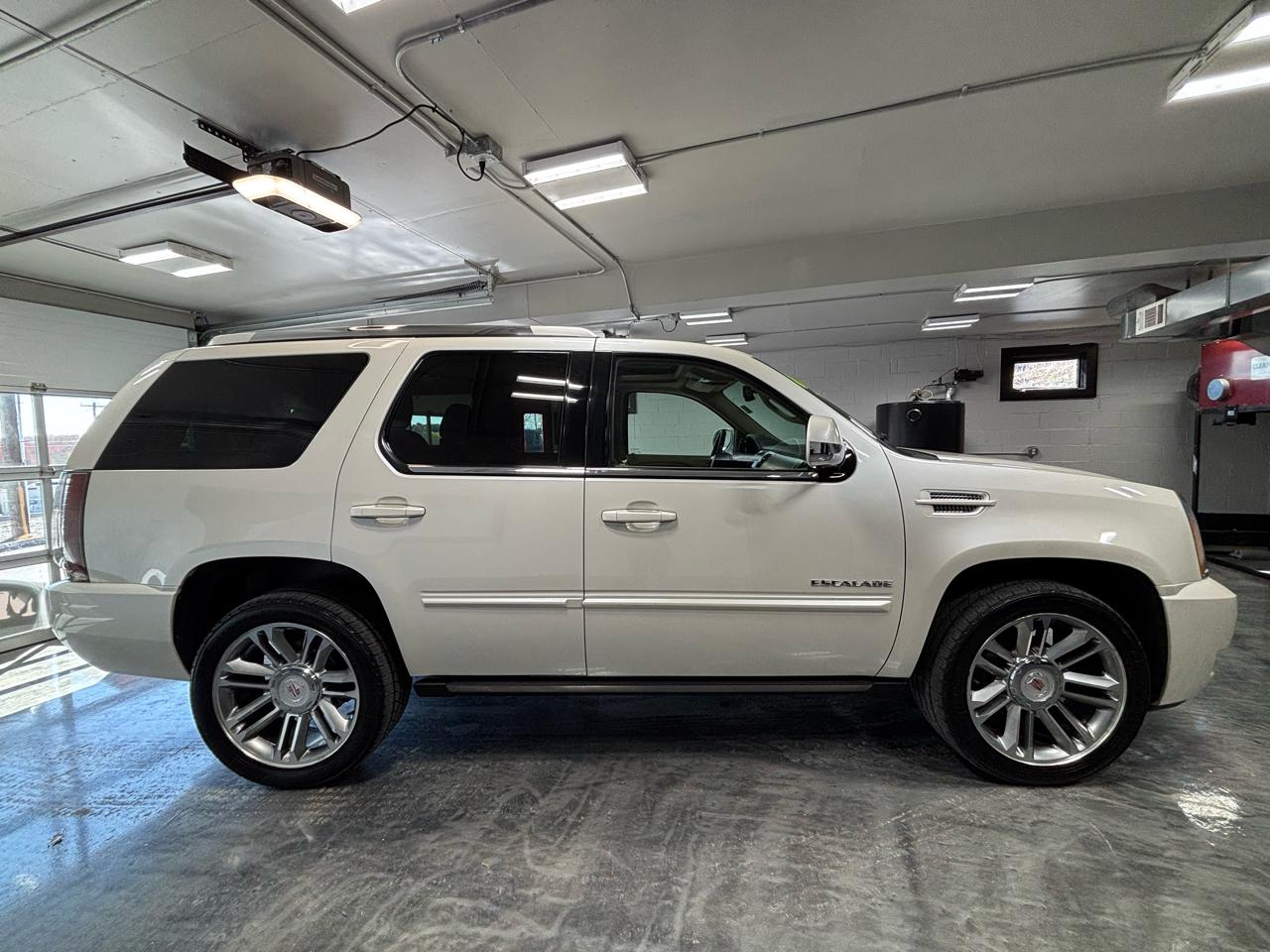 Cadillac Escalade AWD 4dr Premium 2014
