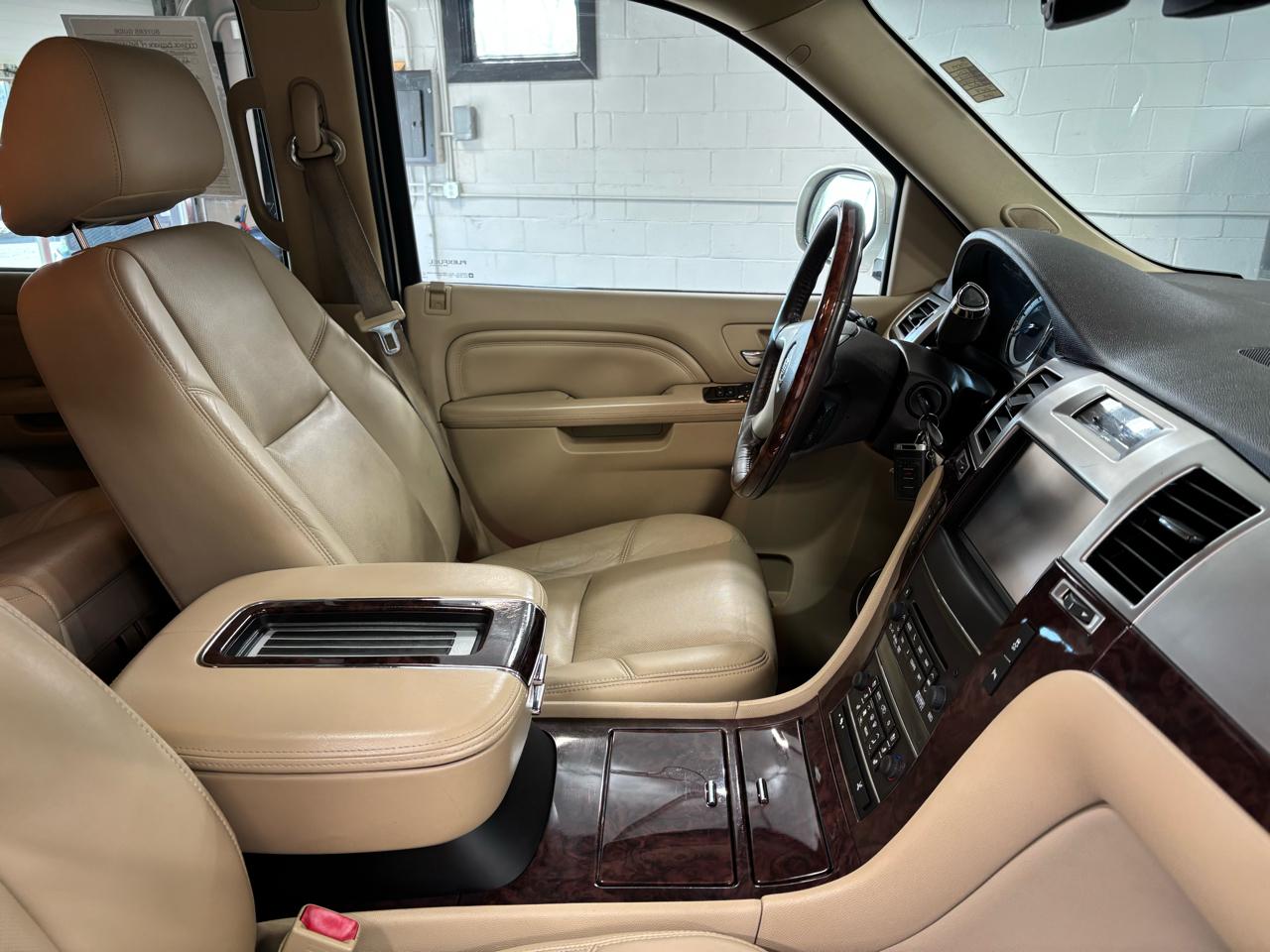 Cadillac Escalade AWD 4dr Premium 2014