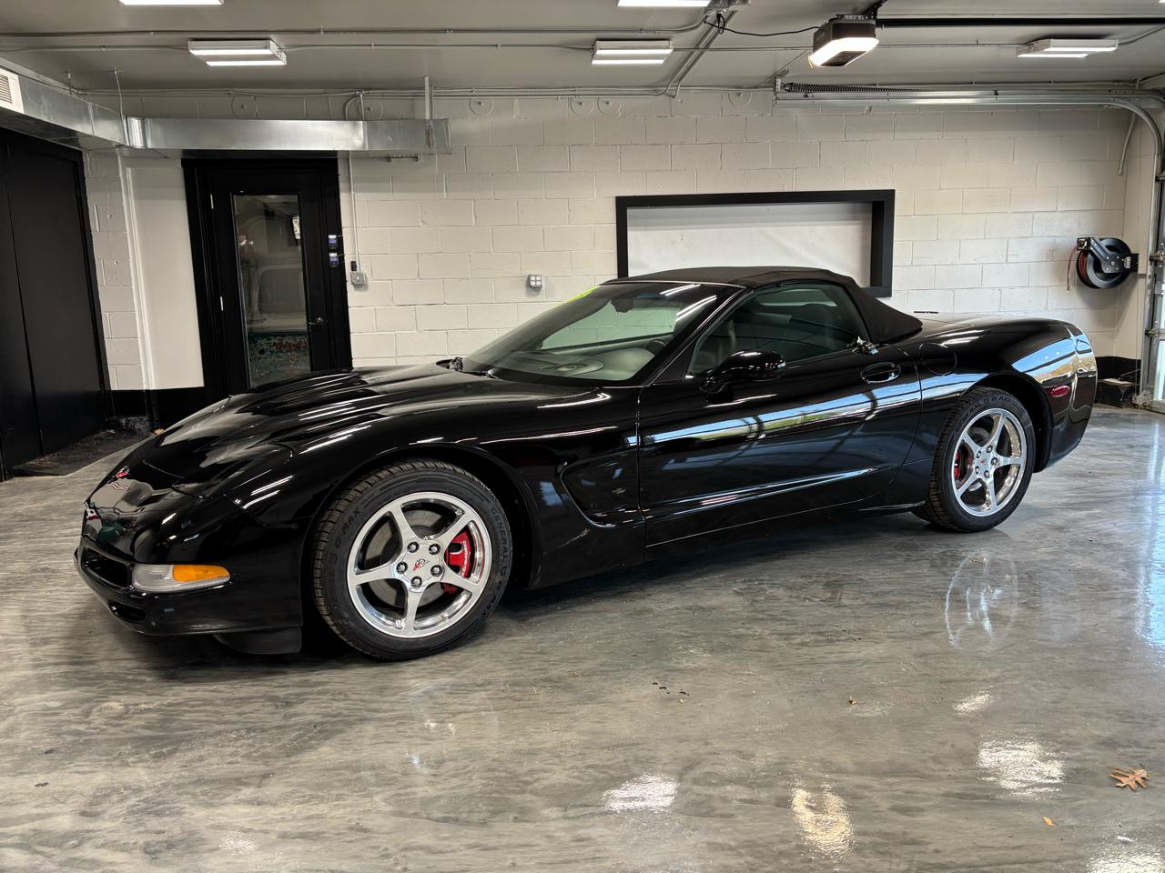 Chevrolet Corvette 2dr Convertible 2004