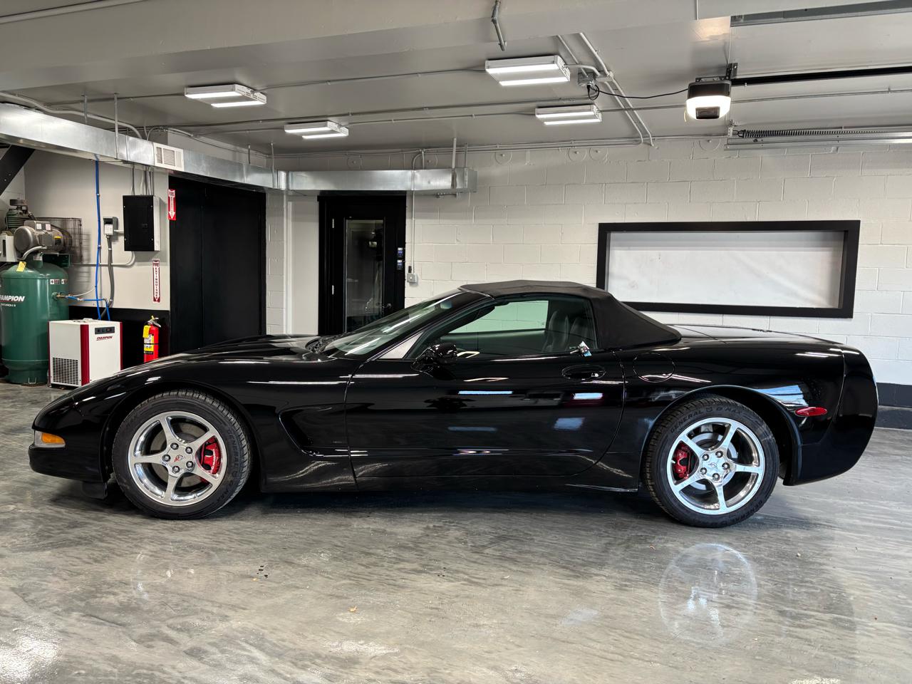 Chevrolet Corvette 2dr Convertible 2004