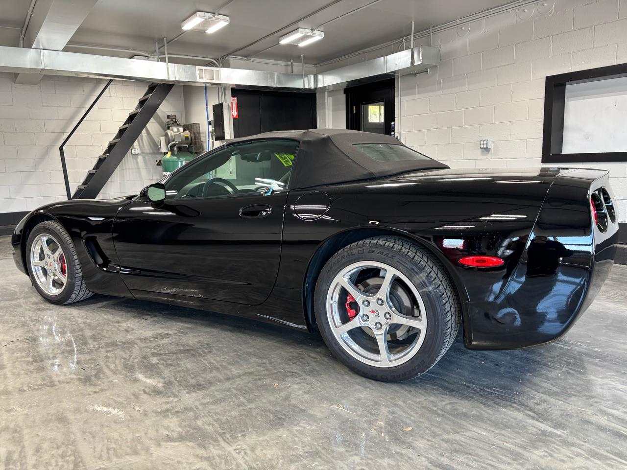 Chevrolet Corvette 2dr Convertible 2004