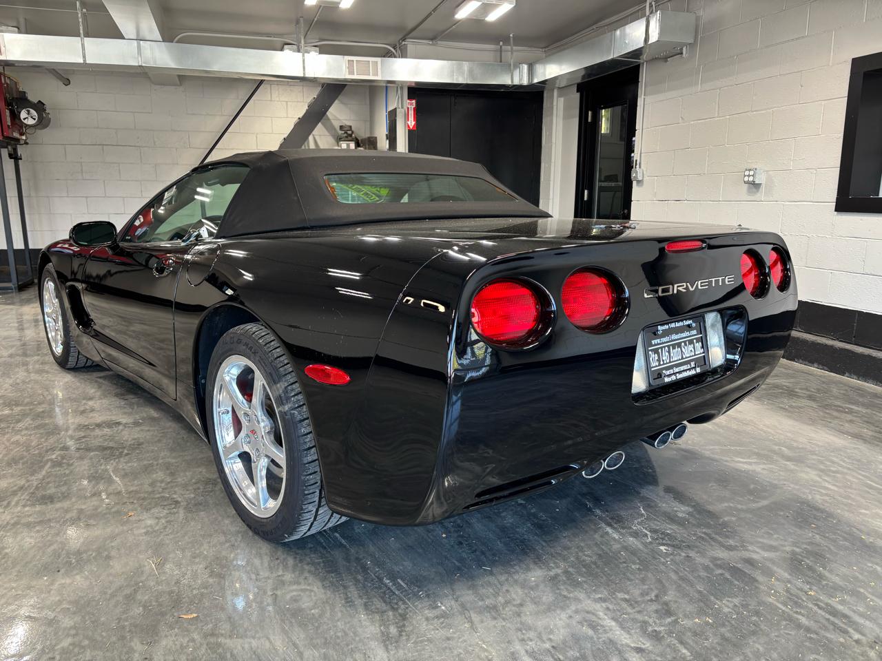 Chevrolet Corvette 2dr Convertible 2004