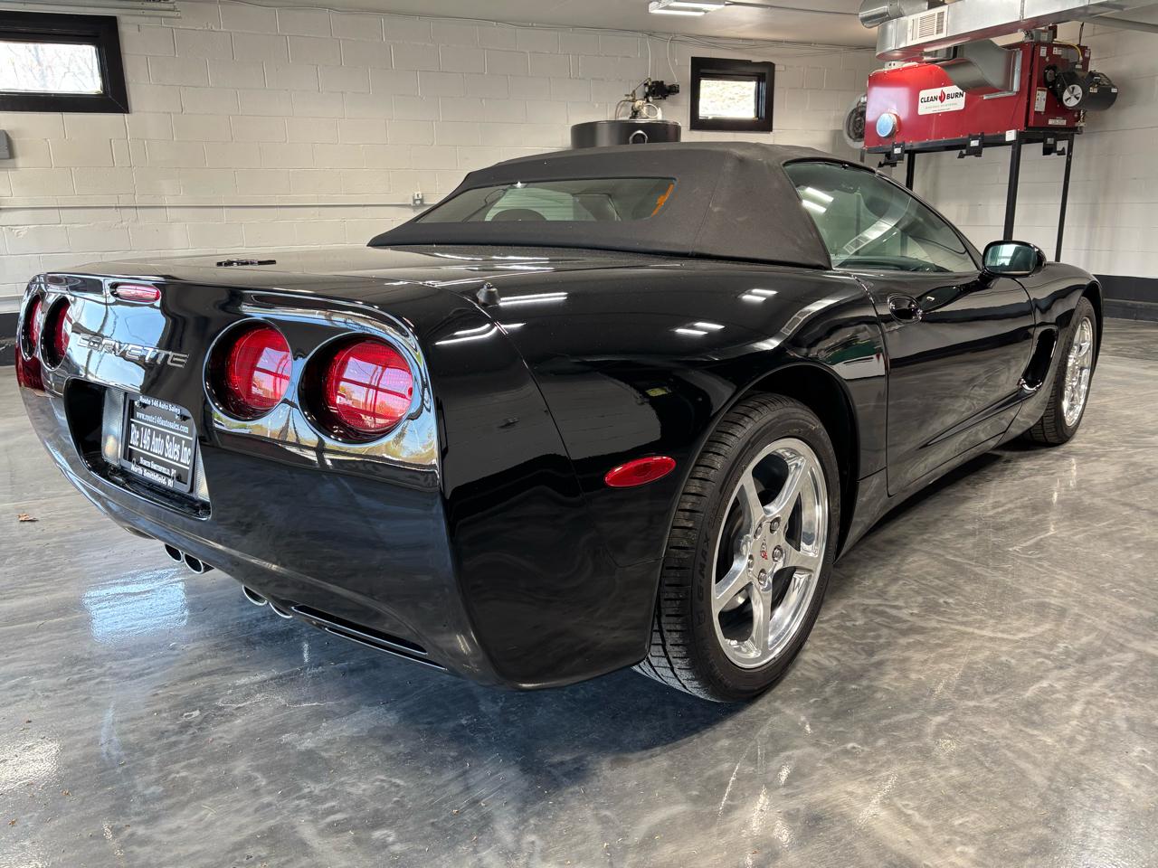 Chevrolet Corvette 2dr Convertible 2004