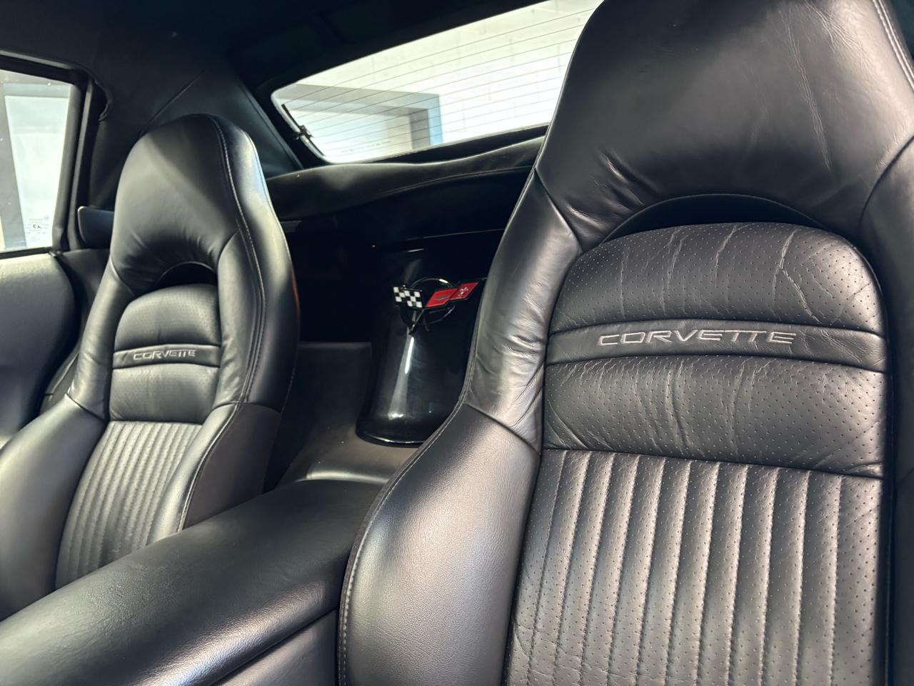 Chevrolet Corvette 2dr Convertible 2004