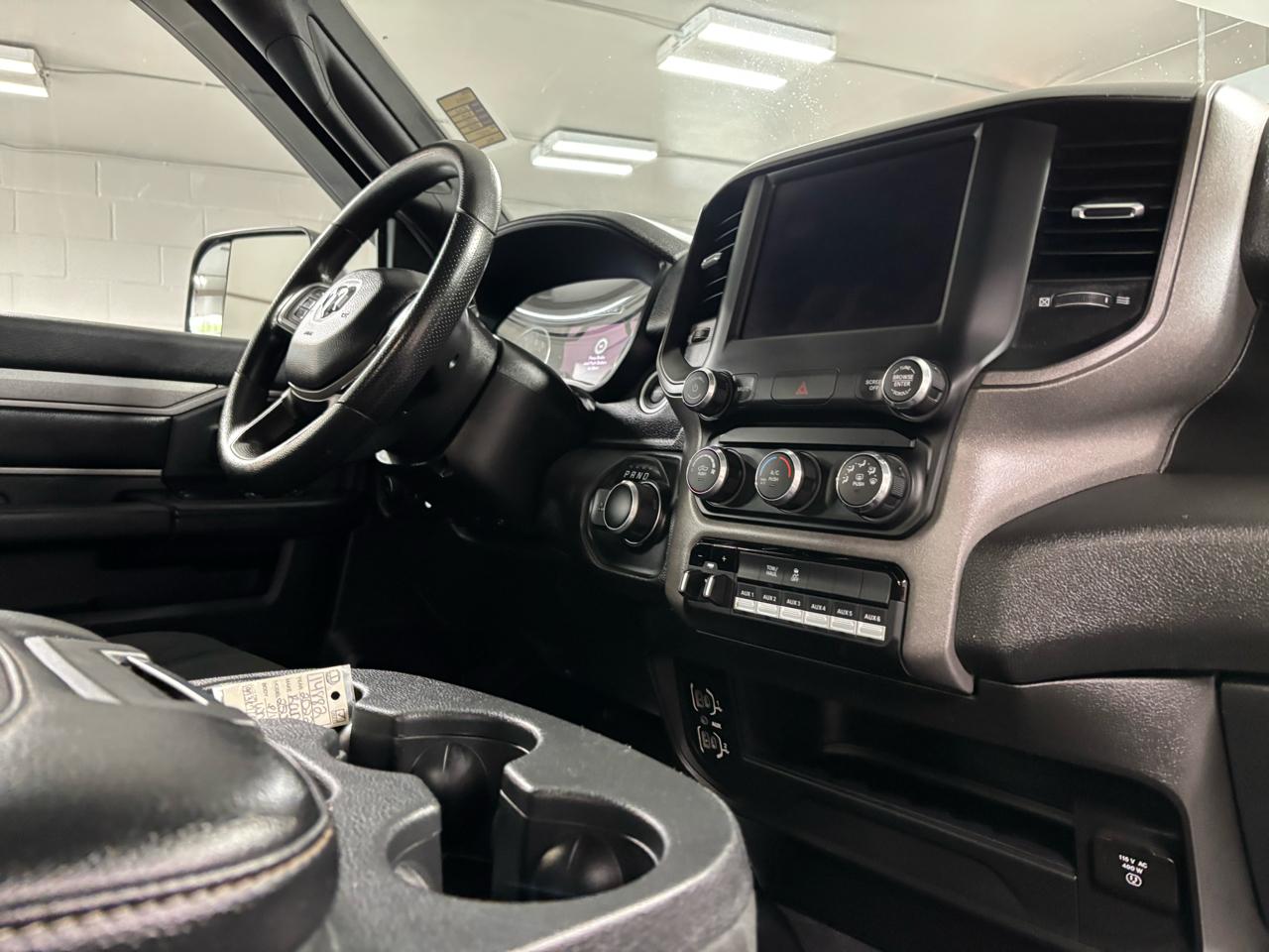 RAM 2500 Tradesman 4x4 Reg Cab 8' Box 2022