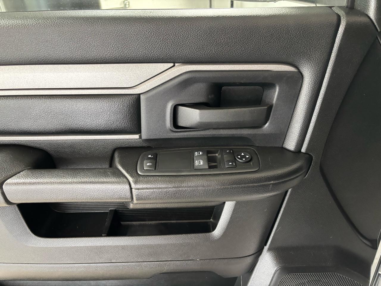 RAM 2500 Tradesman 4x4 Reg Cab 8' Box 2022