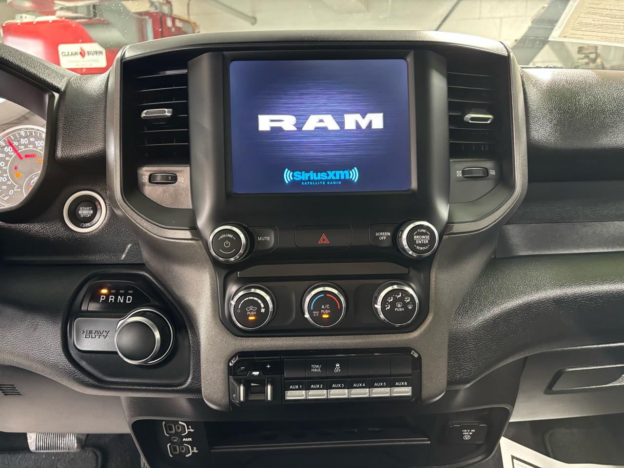 RAM 2500 Tradesman 4x4 Reg Cab 8' Box 2022