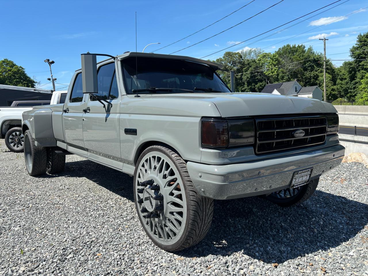 Ford 1 Ton Trucks  1989