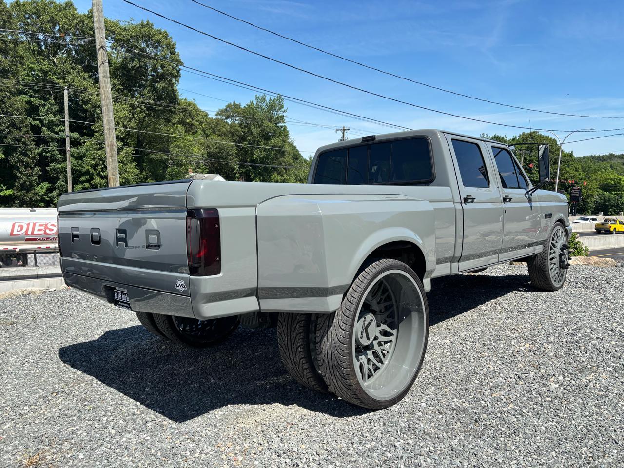 Ford 1 Ton Trucks  1989