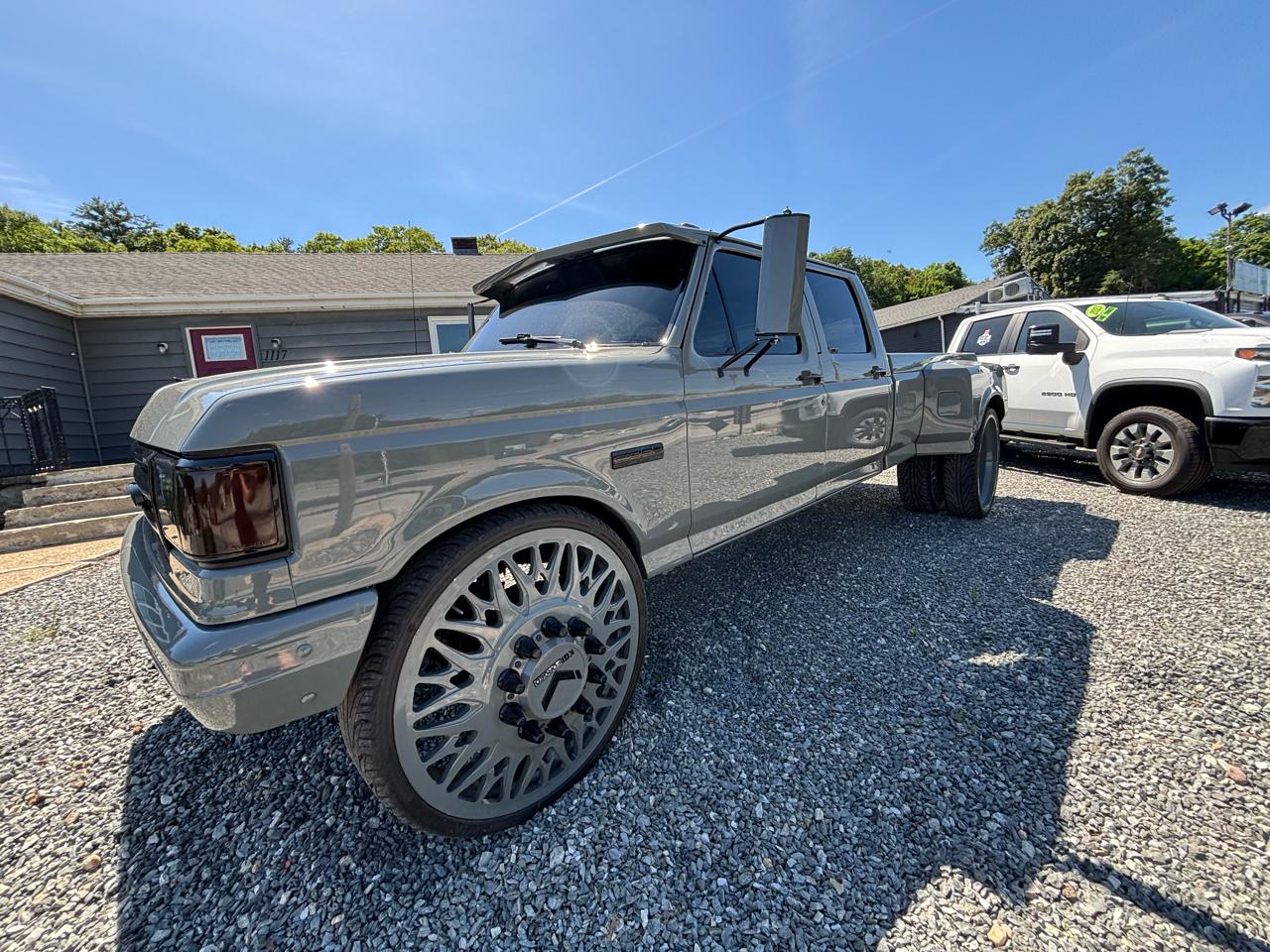 Ford 1 Ton Trucks  1989