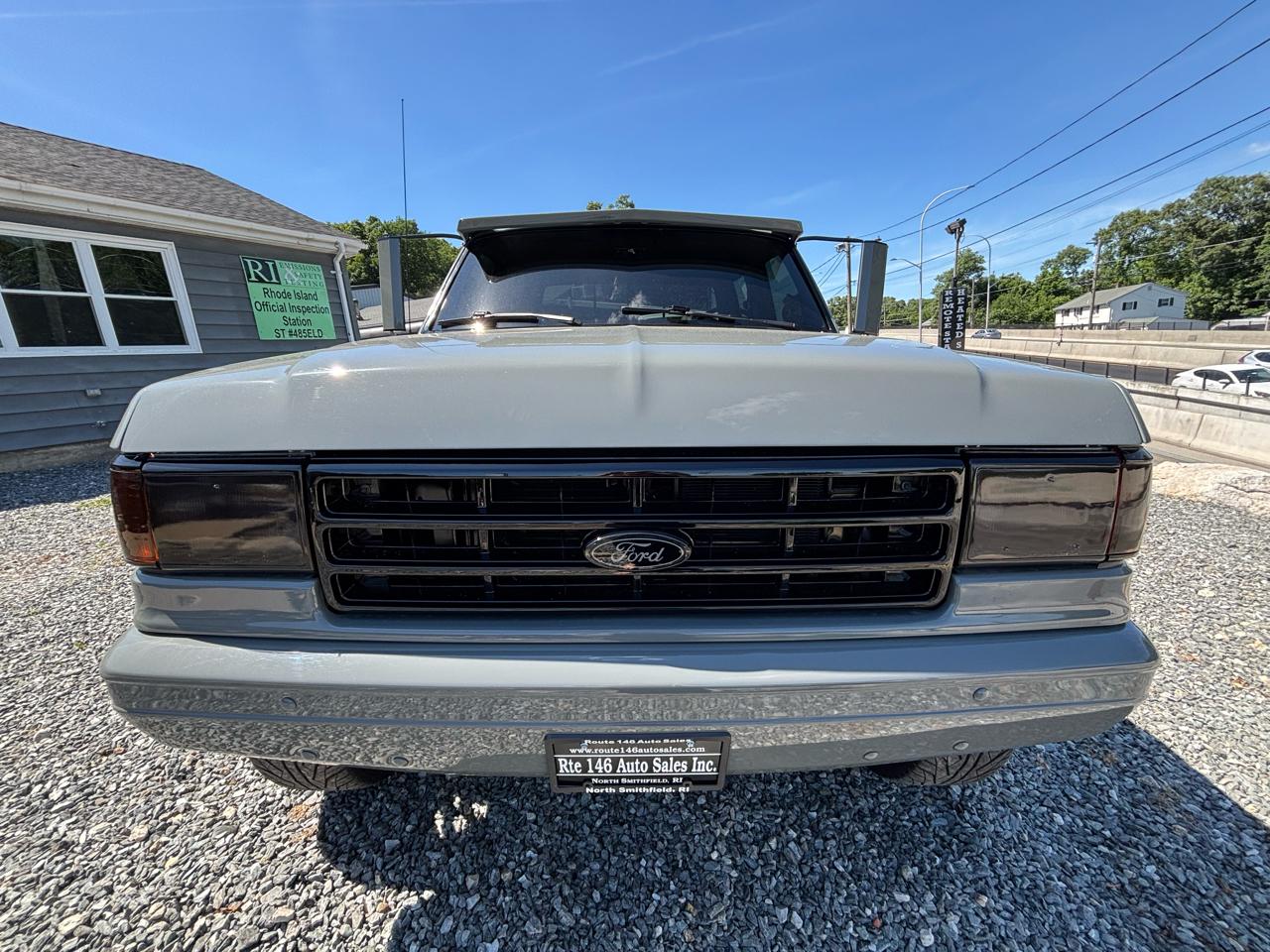 Ford 1 Ton Trucks  1989