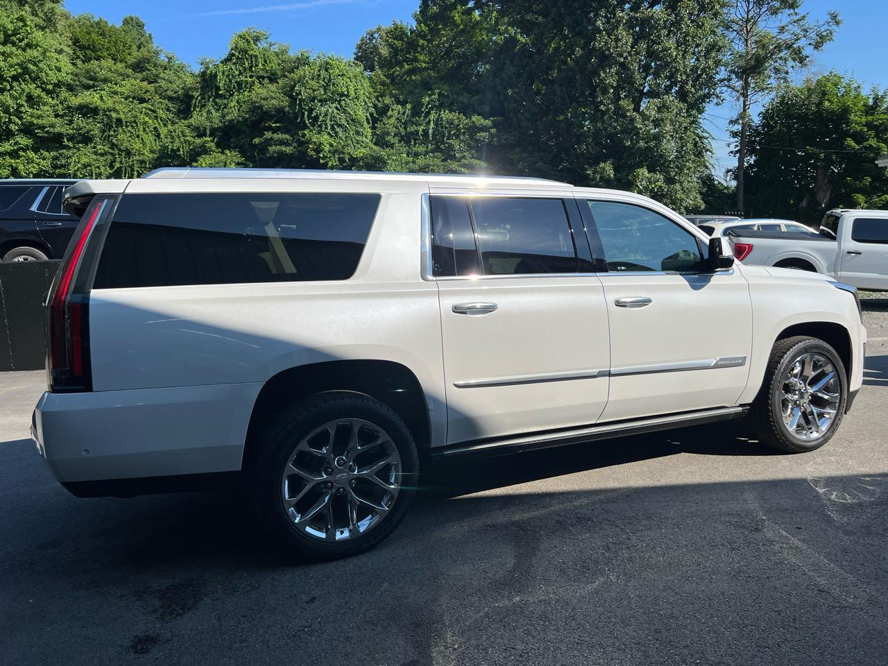 Cadillac Escalade ESV 4WD 4dr Premium Luxury 2018