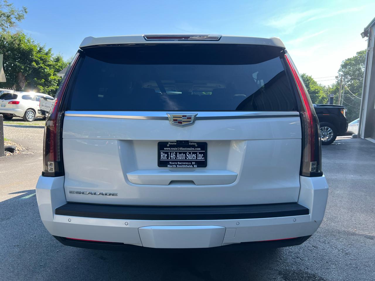 Cadillac Escalade ESV 4WD 4dr Premium Luxury 2018