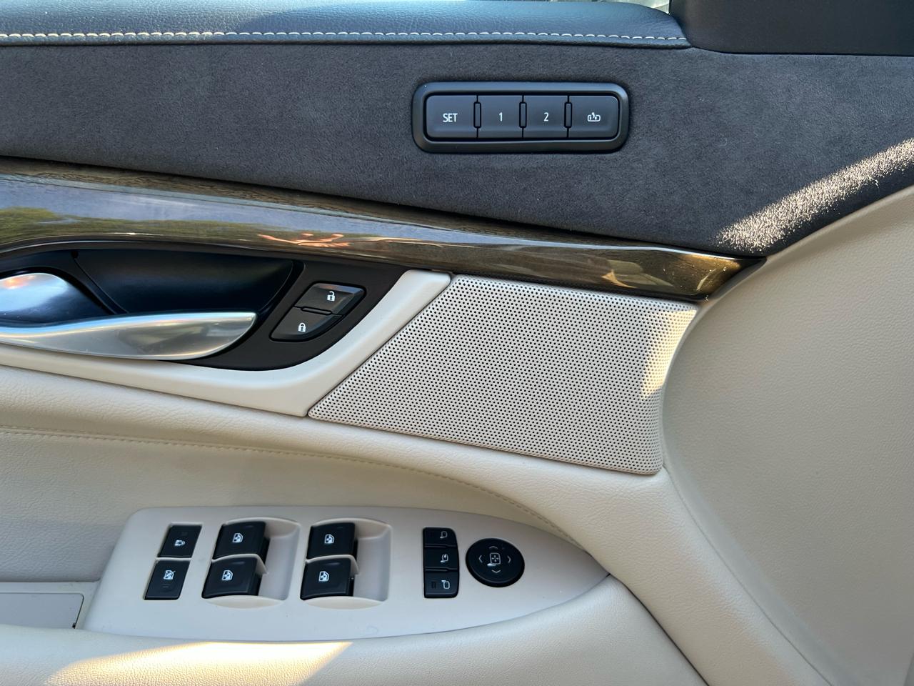 Cadillac Escalade ESV 4WD 4dr Premium Luxury 2018