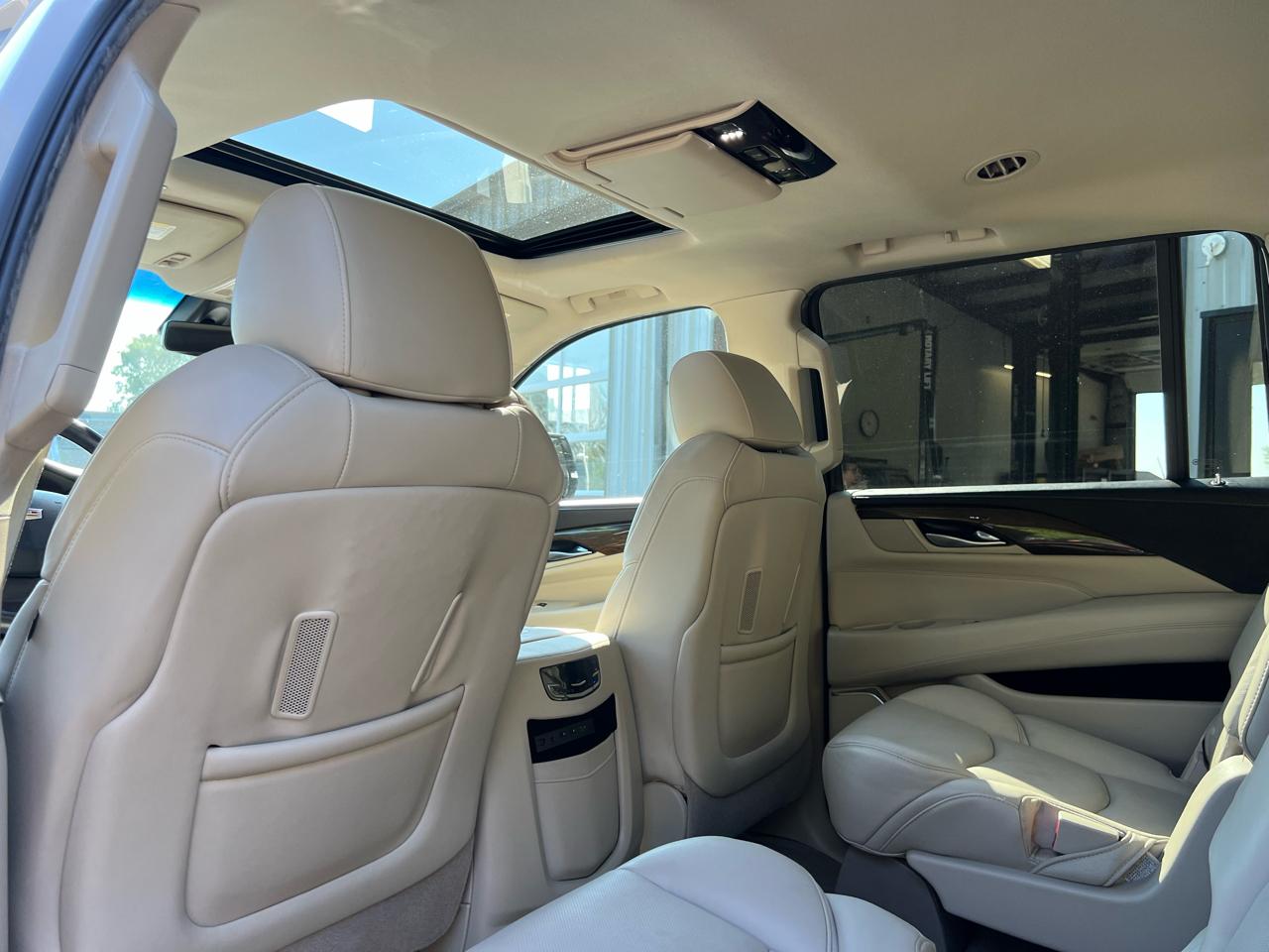 Cadillac Escalade ESV 4WD 4dr Premium Luxury 2018