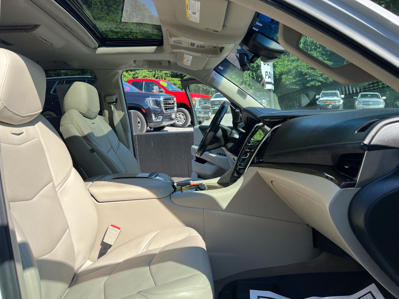 Cadillac Escalade ESV 4WD 4dr Premium Luxury 2018