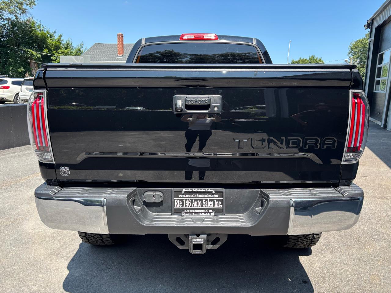 Toyota Tundra 4WD Truck CrewMax 5.7L FFV V8 6-Spd AT SR5 (Natl) 2014