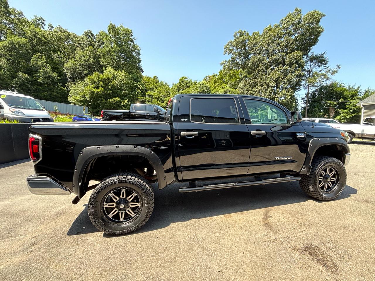 Toyota Tundra 4WD Truck CrewMax 5.7L FFV V8 6-Spd AT SR5 (Natl) 2014