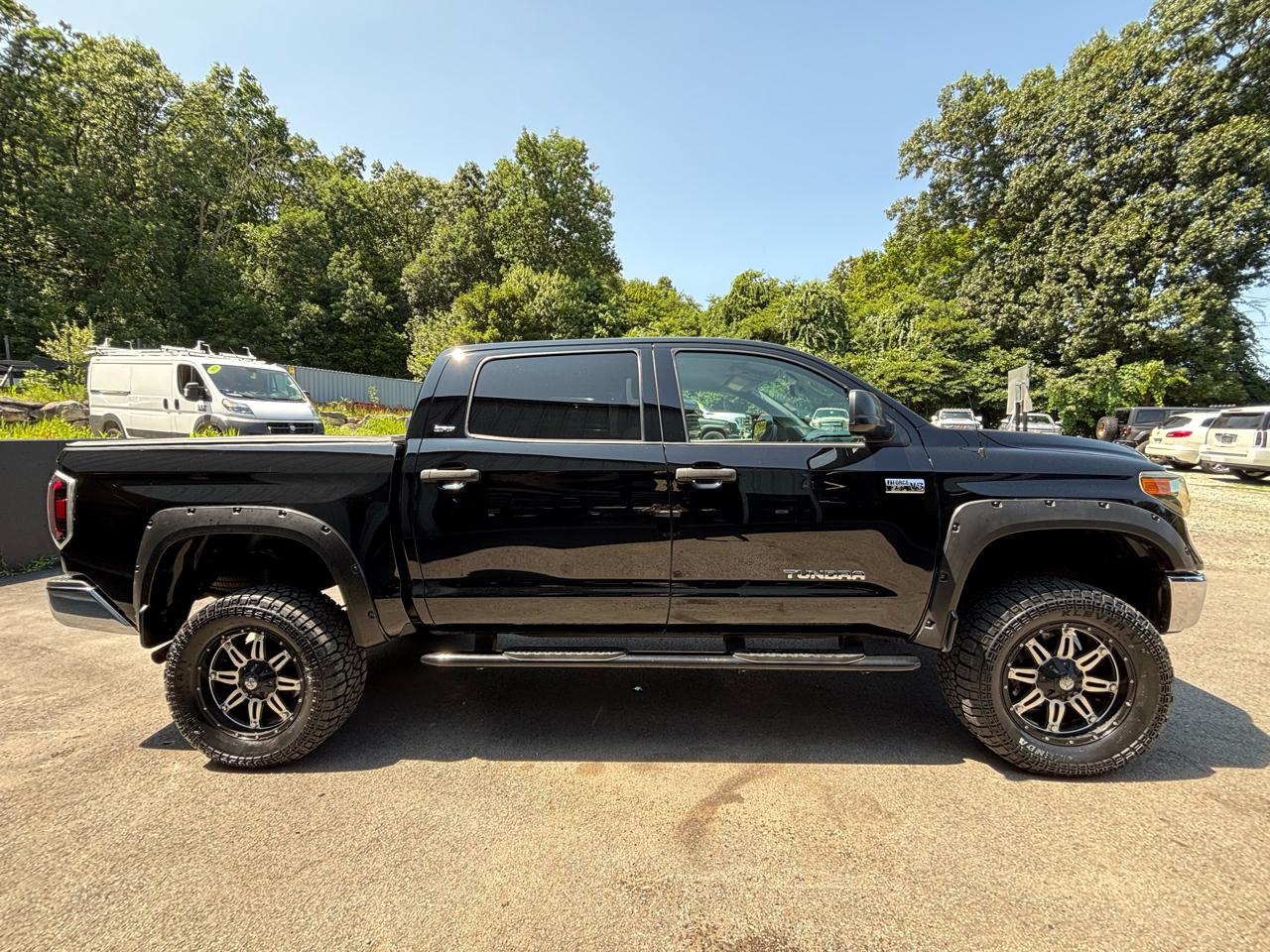 Toyota Tundra 4WD Truck CrewMax 5.7L FFV V8 6-Spd AT SR5 (Natl) 2014