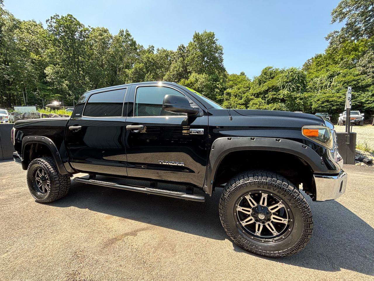 Toyota Tundra 4WD Truck CrewMax 5.7L FFV V8 6-Spd AT SR5 (Natl) 2014