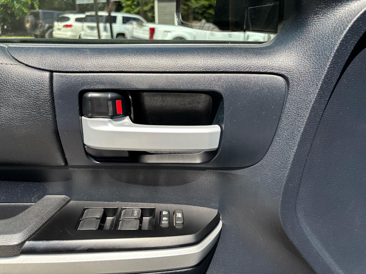 Toyota Tundra 4WD Truck CrewMax 5.7L FFV V8 6-Spd AT SR5 (Natl) 2014