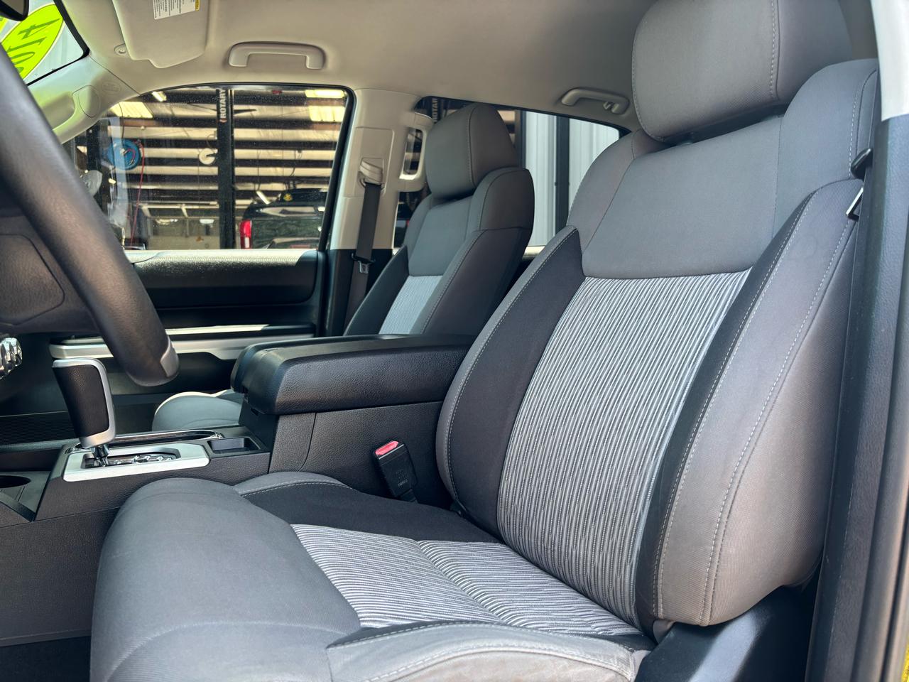 Toyota Tundra 4WD Truck CrewMax 5.7L FFV V8 6-Spd AT SR5 (Natl) 2014