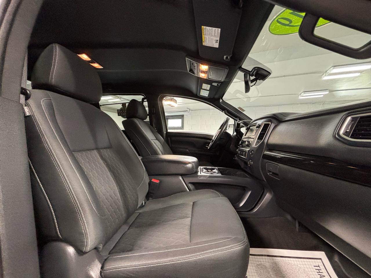 Nissan Titan 4x4 Crew Cab SV 2019