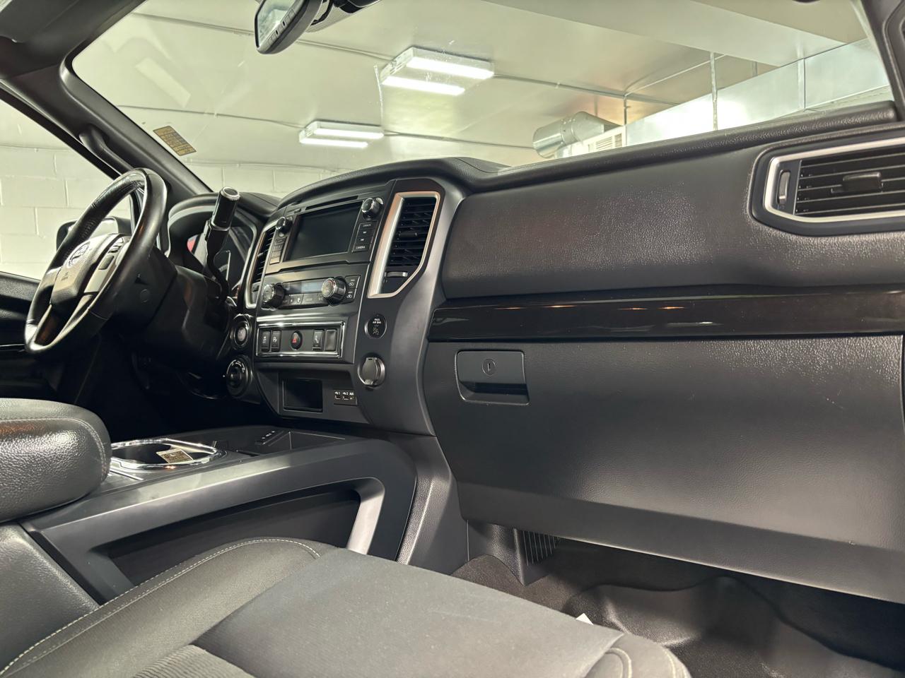 Nissan Titan 4x4 Crew Cab SV 2019