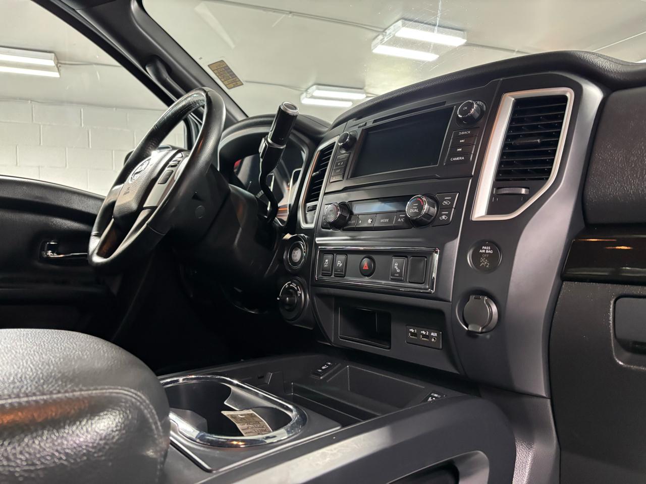 Nissan Titan 4x4 Crew Cab SV 2019