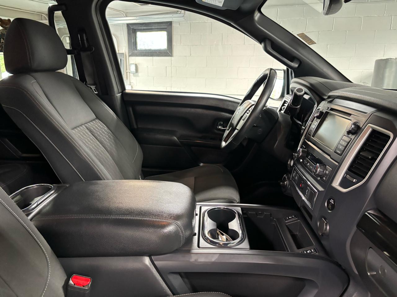 Nissan Titan 4x4 Crew Cab SV 2019