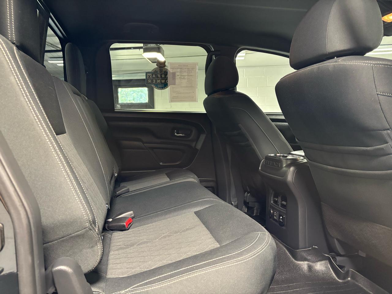 Nissan Titan 4x4 Crew Cab SV 2019