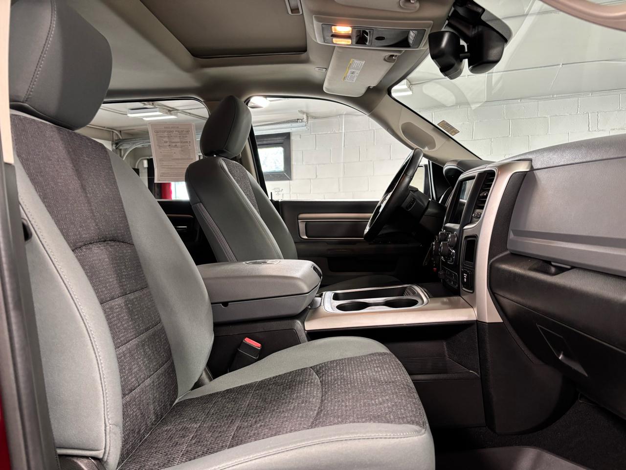 RAM 1500 Classic Warlock 4x4 Crew Cab 5'7" Box 2019