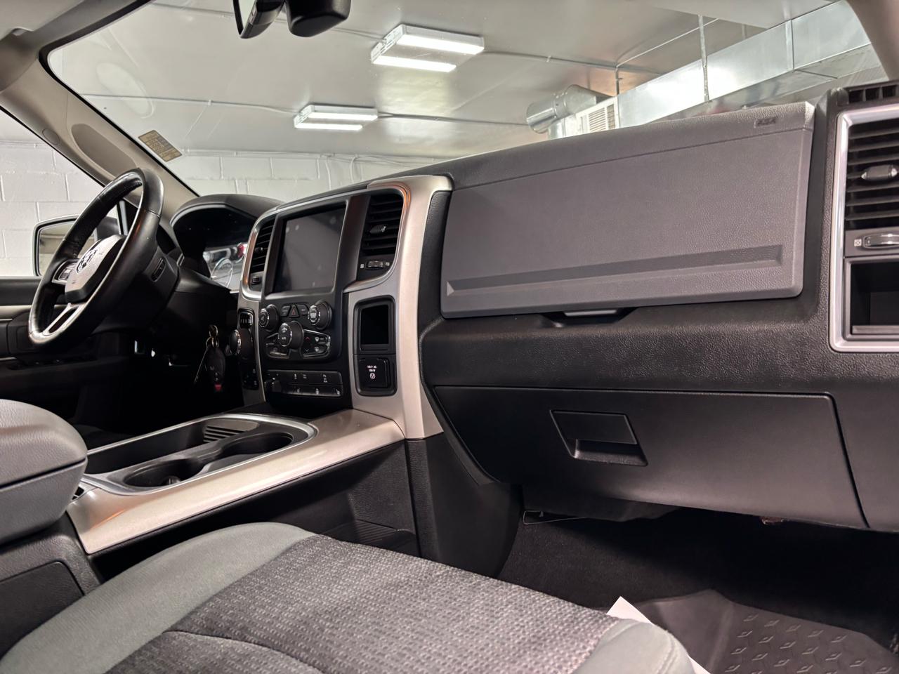 RAM 1500 Classic Warlock 4x4 Crew Cab 5'7" Box 2019