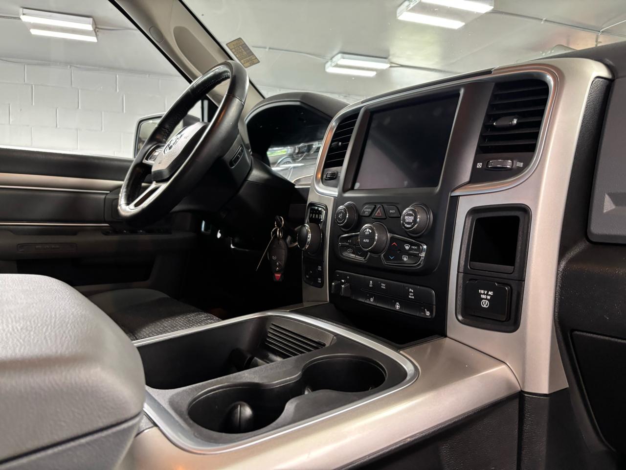 RAM 1500 Classic Warlock 4x4 Crew Cab 5'7" Box 2019