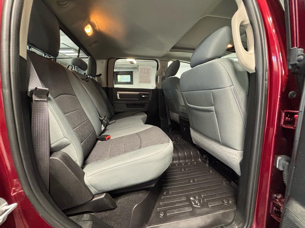 RAM 1500 Classic Warlock 4x4 Crew Cab 5'7" Box 2019