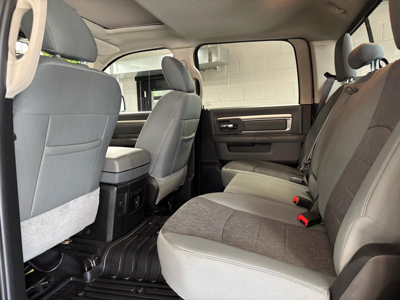 RAM 1500 Classic Warlock 4x4 Crew Cab 5'7" Box 2019