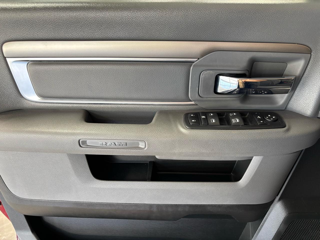 RAM 1500 Classic Warlock 4x4 Crew Cab 5'7" Box 2019