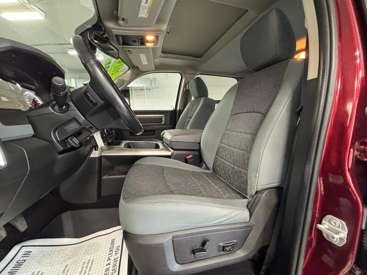 RAM 1500 Classic Warlock 4x4 Crew Cab 5'7" Box 2019