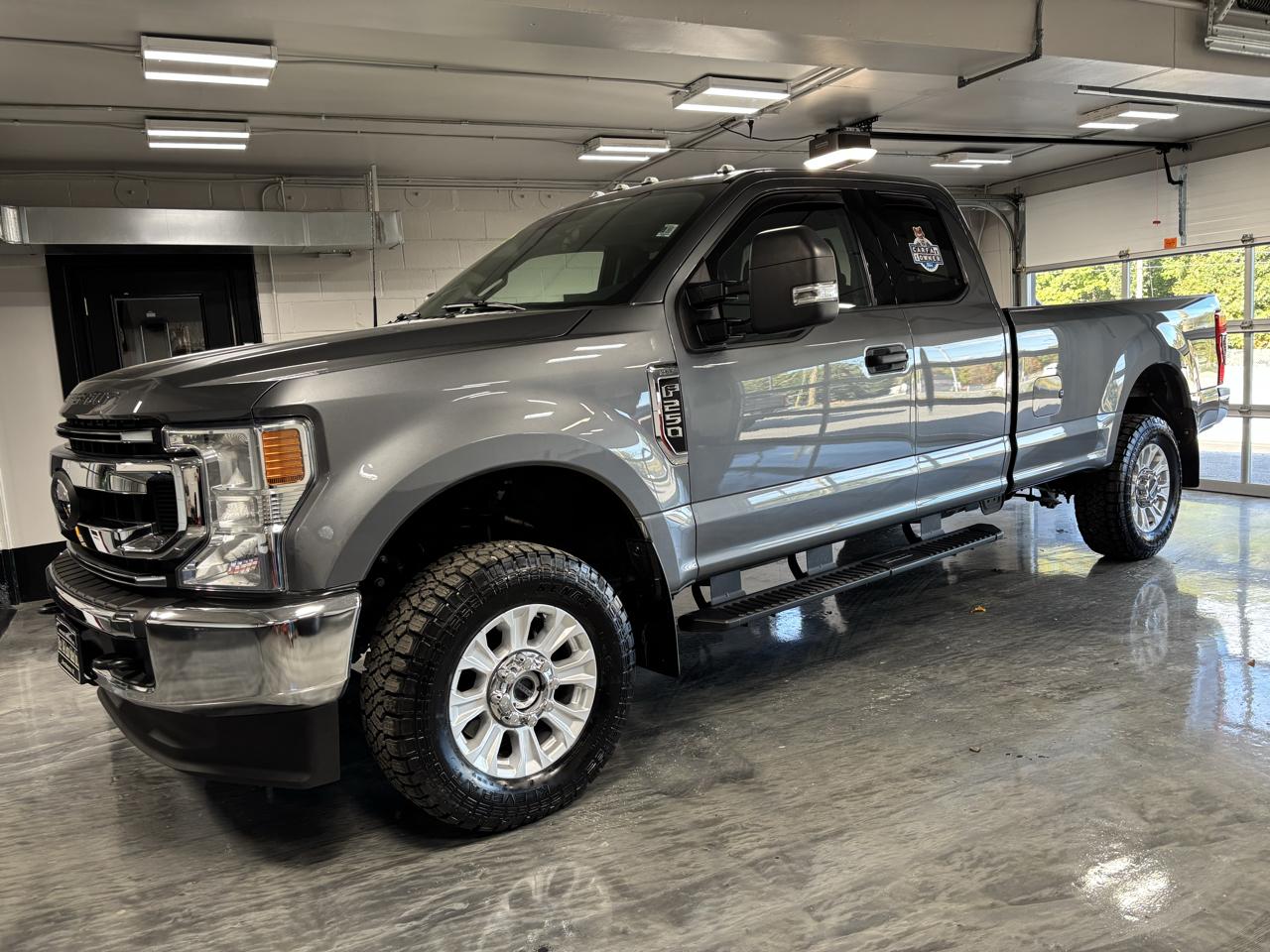 Ford Super Duty F-250 SRW XLT 4WD SuperCab 8' Box 2022