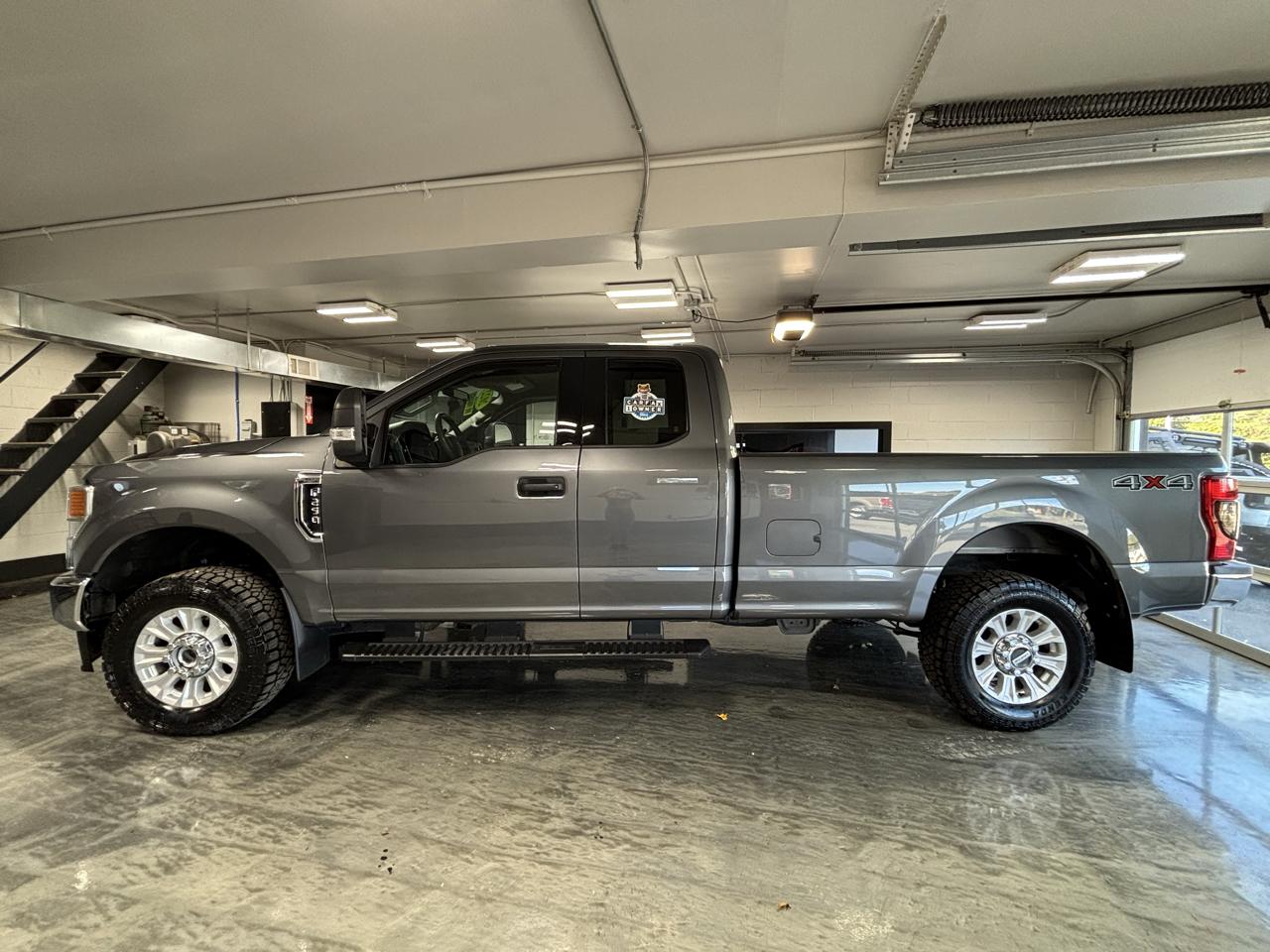 Ford Super Duty F-250 SRW XLT 4WD SuperCab 8' Box 2022