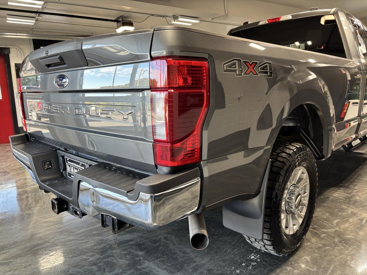 Ford Super Duty F-250 SRW XLT 4WD SuperCab 8' Box 2022